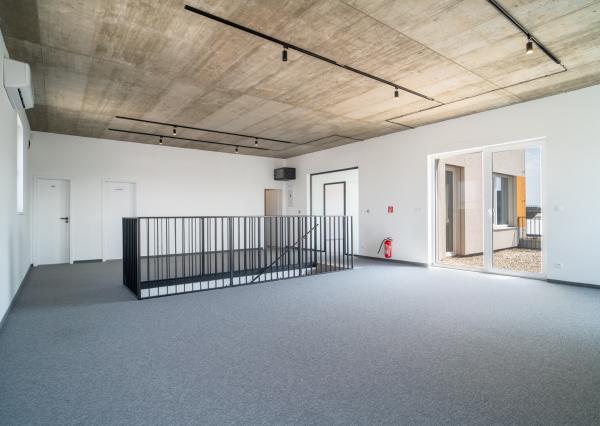 Na prenájom jedno podlažie polyfunkcie na Zavarskej ulici v Trnave