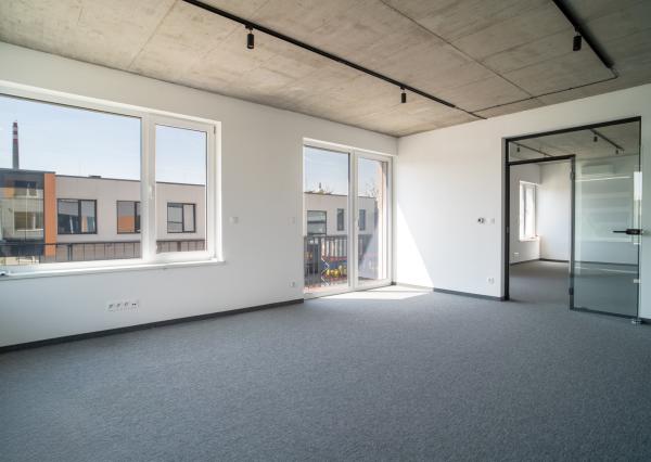 Na prenájom jedno podlažie polyfunkcie na Zavarskej ulici v Trnave