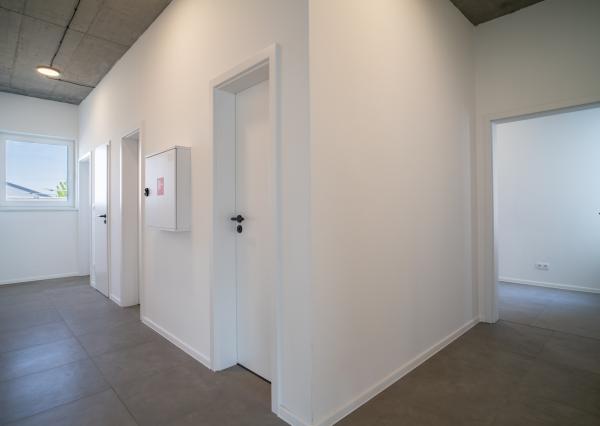 Na prenájom jedno podlažie polyfunkcie na Zavarskej ulici v Trnave