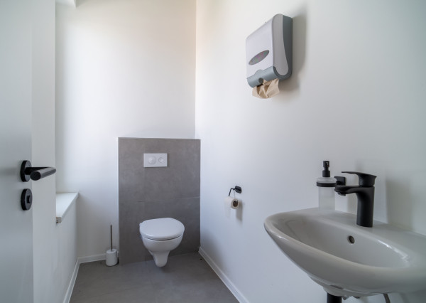 Na prenájom jedno podlažie polyfunkcie na Zavarskej ulici v Trnave