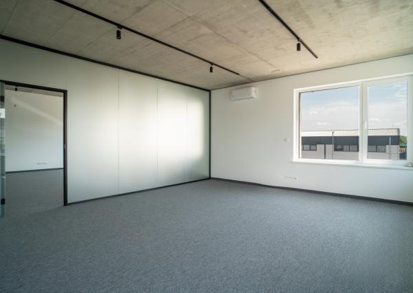 Na prenájom jedno podlažie polyfunkcie na Zavarskej ulici v Trnave