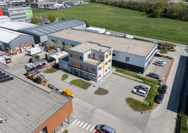 Na prenájom jedno podlažie polyfunkcie na Zavarskej ulici v Trnave