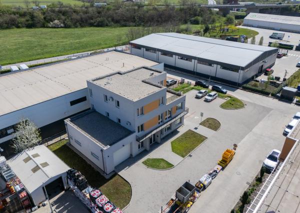 Na prenájom jedno podlažie polyfunkcie na Zavarskej ulici v Trnave