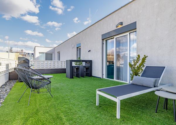 Na prenájom dizajnový 3-izbový byt so 45m2 terasou v Stupave