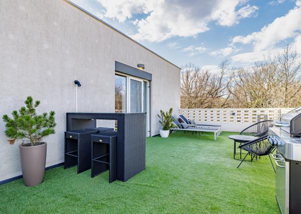 Na prenájom dizajnový 3-izbový byt so 45m2 terasou v Stupave