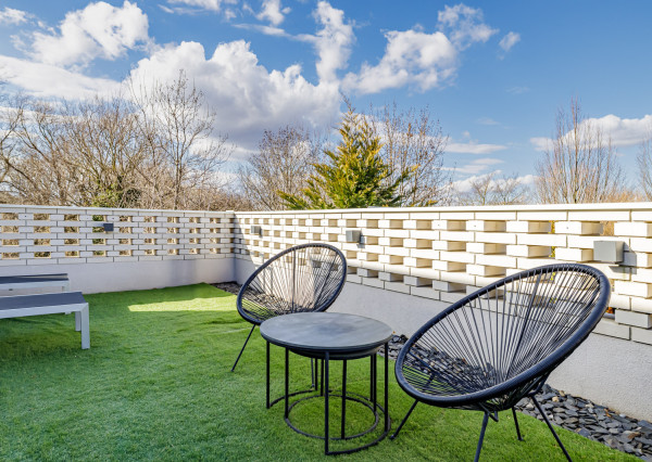 Na prenájom dizajnový 3-izbový byt so 45m2 terasou v Stupave