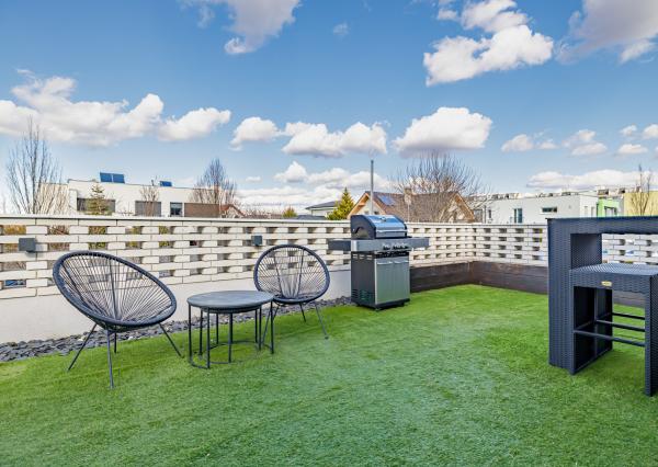 Na prenájom dizajnový 3-izbový byt so 45m2 terasou v Stupave