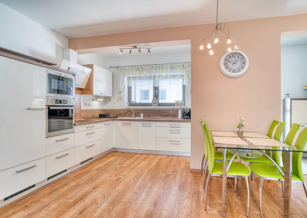 Na prenájom kompletne zariadený 2-izbový byt v centre Trnavy