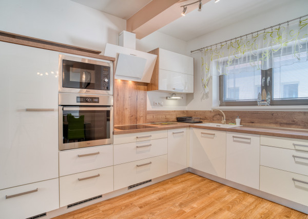 Na prenájom kompletne zariadený 2-izbový byt v centre Trnavy