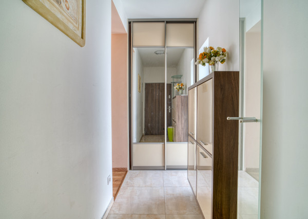 Na prenájom kompletne zariadený 2-izbový byt v centre Trnavy