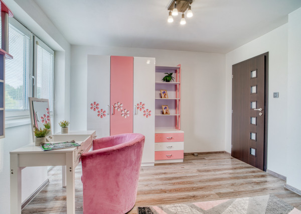 Na predaj rodinný dom s rozľahlým pozemkom v Kostolišti