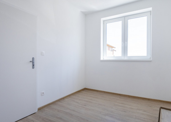 Predaj 4-izbová bytová jednotka v dvojdome v Lehniciach