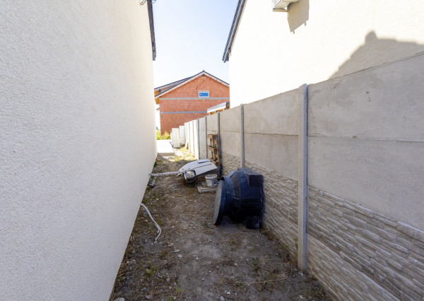 Predaj 4-izbová bytová jednotka v dvojdome v Lehniciach