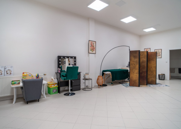 Na prenájom obchodný priestor v centre mesta priamo pod Bratislavským hradom