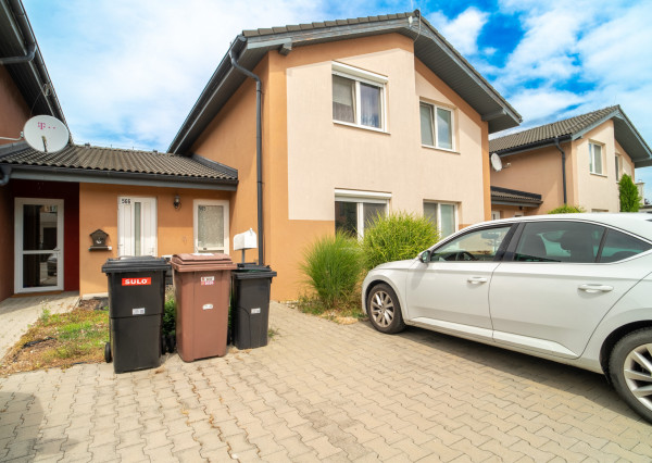 Na predaj dom so vstupom do súkromného jazera v Hrubej Borši