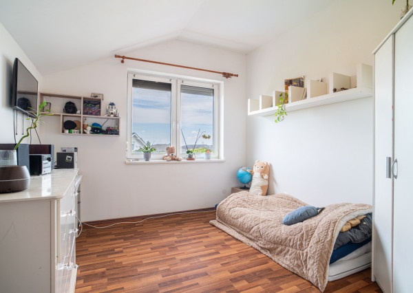 Na predaj dom so vstupom do súkromného jazera v Hrubej Borši