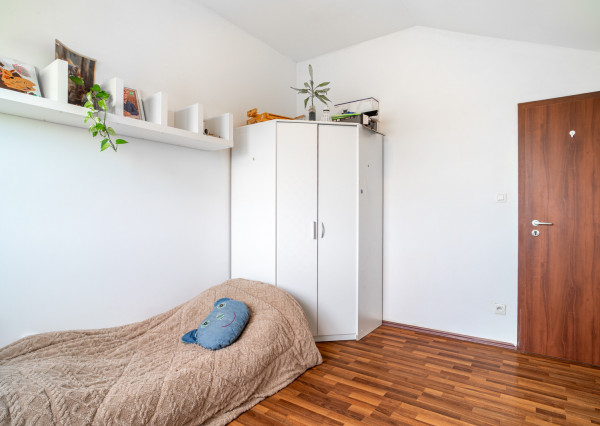 Na predaj dom so vstupom do súkromného jazera v Hrubej Borši