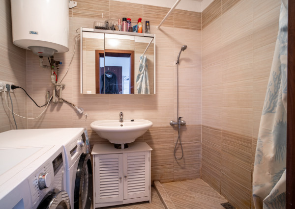 Na predaj dom so vstupom do súkromného jazera v Hrubej Borši