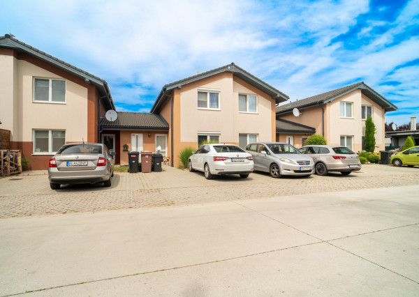 Na predaj dom so vstupom do súkromného jazera v Hrubej Borši