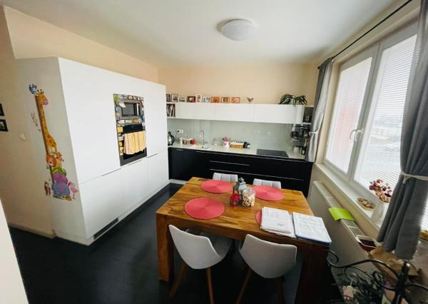 Na prenájom krásny veľký 3i byt Bánovce n/B/Dubnička s loggiou,pivnicou