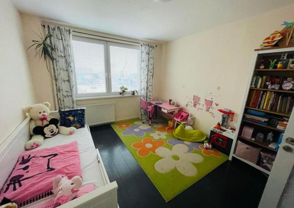 Na prenájom krásny veľký 3i byt Bánovce n/B/Dubnička s loggiou,pivnicou