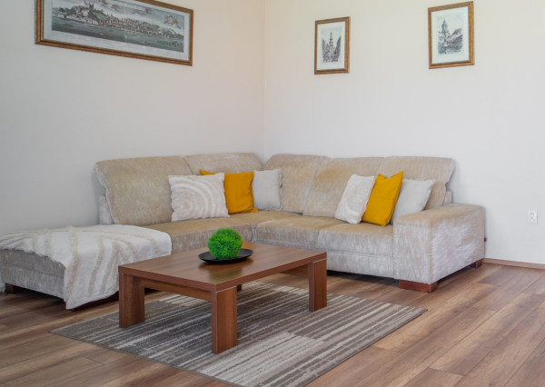 Na predaj kompletne zariadený 2-izbový byt v Novom Meste