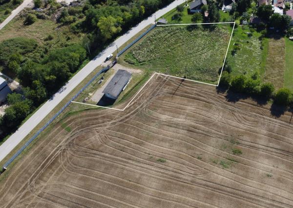 Na predaj stavebný pozemok s vínnym domom blízko Podhájskej