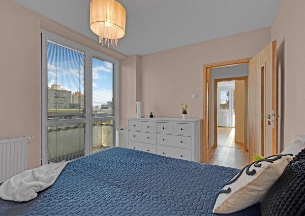 Moderný a svetlý byt, v ktorom je všetko pripravené na okamžité nasťahovanie.