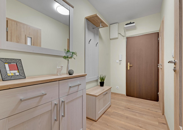 Moderný a svetlý byt, v ktorom je všetko pripravené na okamžité nasťahovanie.