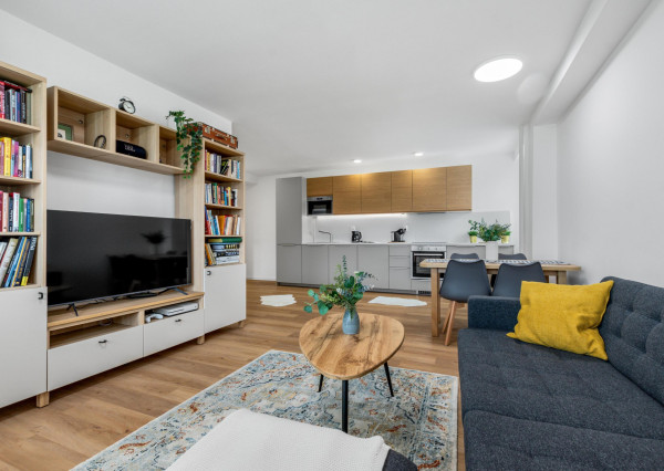 Zrekonštruovaný 3-izbový byt s veľkou dennou zónou v tehlovom dome