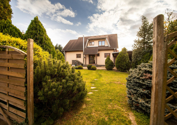 Na prenájom štýlový 4-izbový rodinný dom v Trenčíne