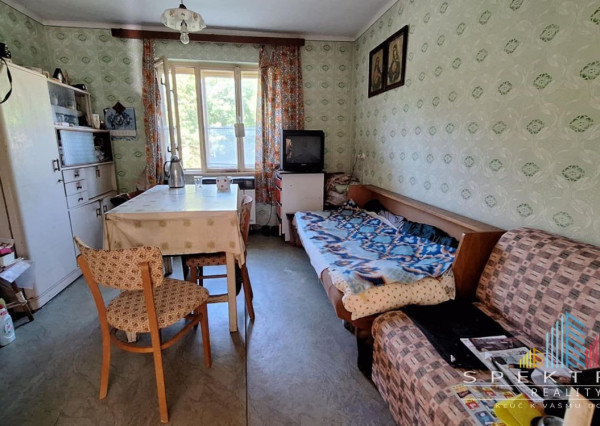 REZERVOVANÉ..Na predaj rodinný 2-izbový domček v pôvodnom stave – Zlatníky, okr. Bánovce nad Bebravou, pozemok 1200 m², tichá ulica, krásne prostredie