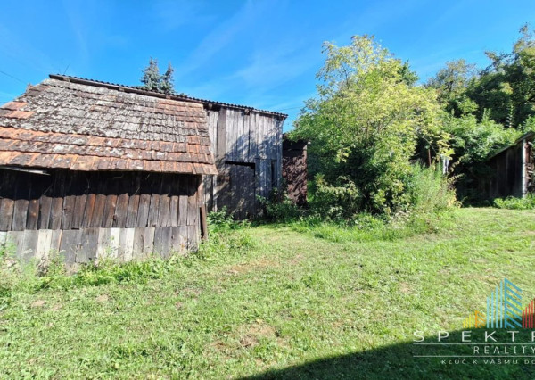 REZERVOVANÉ..Na predaj rodinný 2-izbový domček v pôvodnom stave – Zlatníky, okr. Bánovce nad Bebravou, pozemok 1200 m², tichá ulica, krásne prostredie