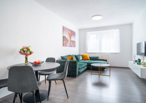 Na predaj moderný 3-izbový byt vo výbornej lokalite Serede