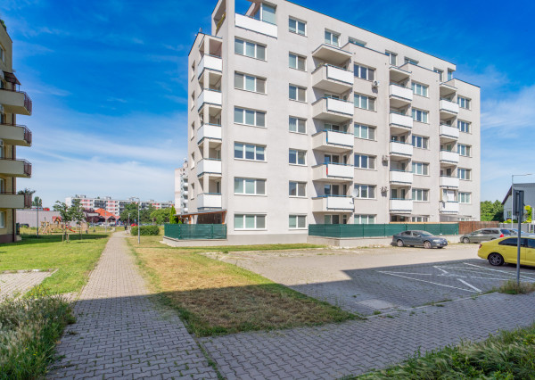 Na predaj moderný 3-izbový byt vo výbornej lokalite Serede