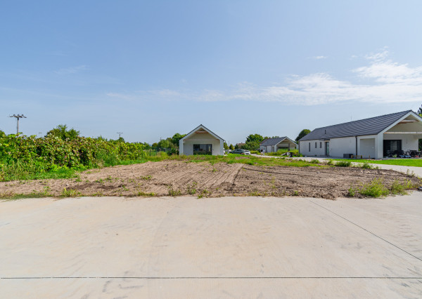 REZERVOVANÉ: Na predaj moderný 4-izbový rodinný dom v Šoporni