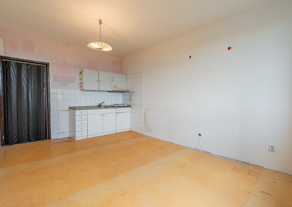 Na predaj garsónka v Seredi