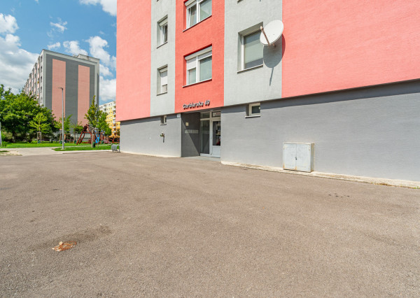 Na predaj garsónka v Seredi