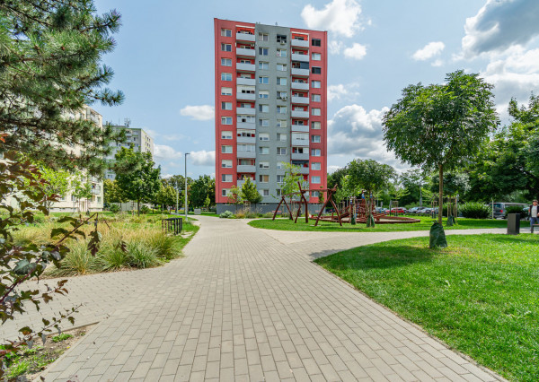 Na predaj garsónka v Seredi