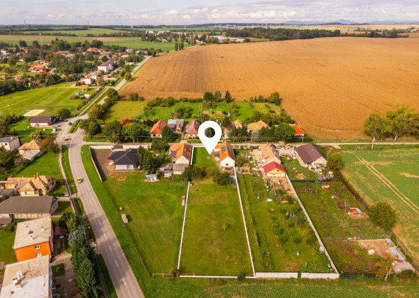 Na predaj priestranný rodinný dom s veľkým pozemkom v Loku pri Leviciach