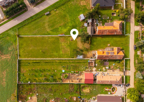 Na predaj priestranný rodinný dom s veľkým pozemkom v Loku pri Leviciach