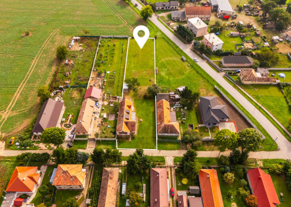 Na predaj priestranný rodinný dom s veľkým pozemkom v Loku pri Leviciach