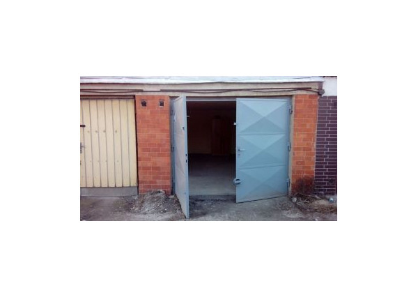 Exkluzívne na predaj garáž v Bánovciach n/B - SEVER