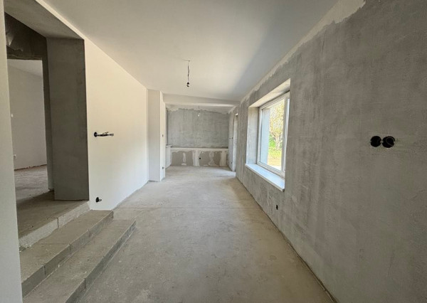 PREDAJ -Exkluzívna ponuka  3i RD - kompletná rekonštrukcia, terasa, pozemok 450m2 - Bánovcen/B / Biskupice