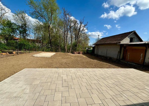 PREDAJ -Exkluzívna ponuka  3i RD - kompletná rekonštrukcia, terasa, pozemok 450m2 - Bánovcen/B / Biskupice