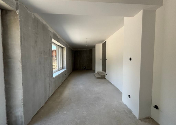 PREDAJ -Exkluzívna ponuka  3i RD - kompletná rekonštrukcia, terasa, pozemok 450m2 - Bánovcen/B / Biskupice