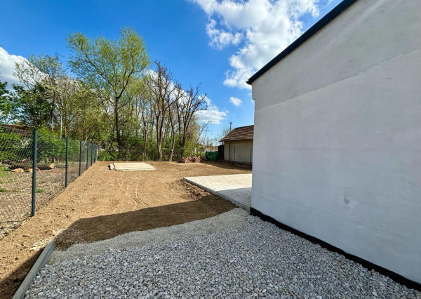 PREDAJ -Exkluzívna ponuka  3i RD - kompletná rekonštrukcia, terasa, pozemok 450m2 - Bánovcen/B / Biskupice