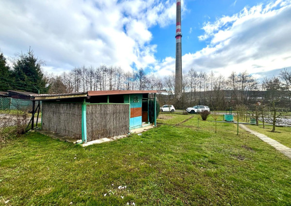 Exkluzívne na predaj  záhrada s chatkou v Bánovciach n/B