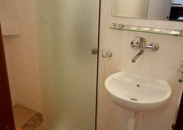 Na prenájom 2 izbový atypický byt v centre mesta BN