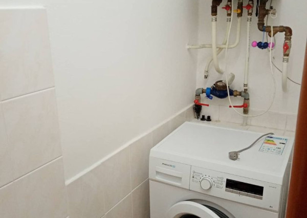 Na prenájom 2 izbový atypický byt v centre mesta BN